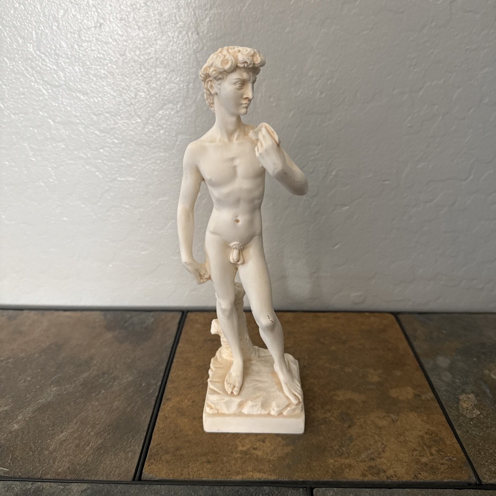 A. Santini Sculptor David By Michaelangelo Made In Italy Classic Figure 9.5"